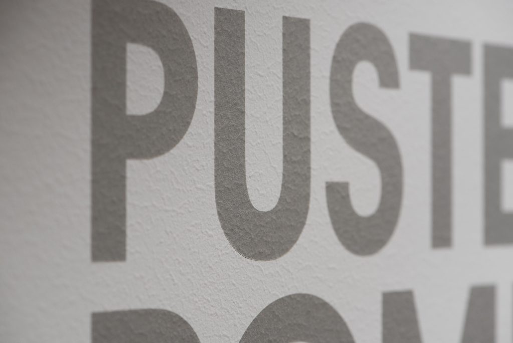 BILDE_3_Tekst på vegg_detalj